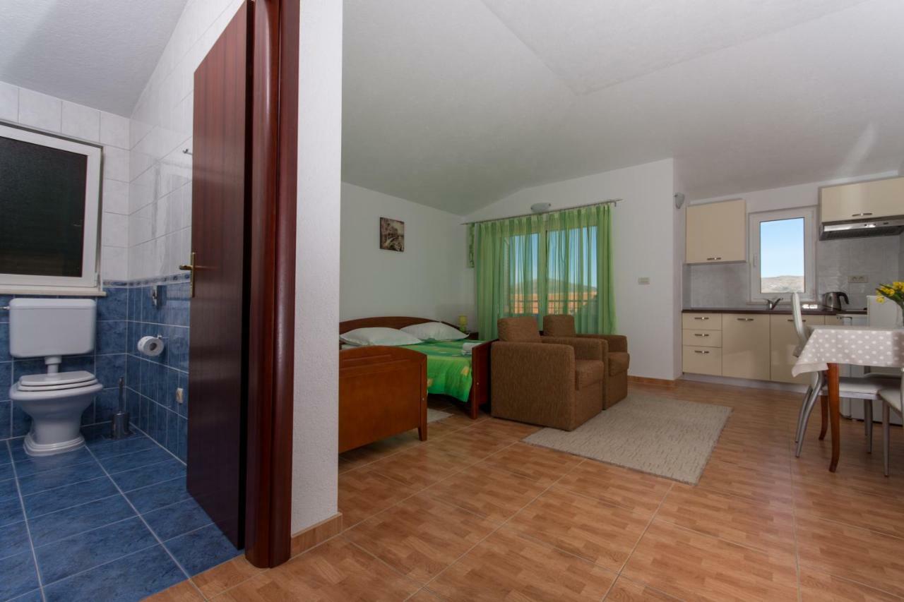 Fumija Apartment *